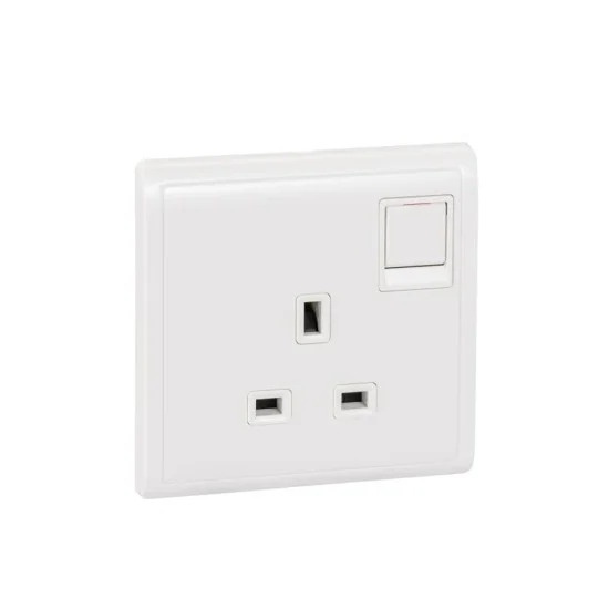 Pieno E8215 13 Amp Switched Socket
